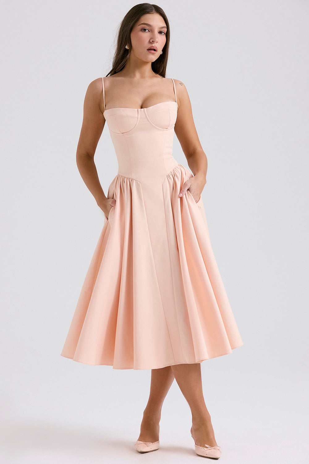 https://cdn.shopify.com/s/files/1/0830/7487/5738/files/Liora___White_Midi_Dress__Elegant__Flattering___Versatile_for_Every_Occasion_2.jpg?v=1778597092