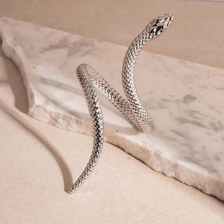 https://cdn.shopify.com/s/files/1/0830/7487/5738/files/bracelet_silver.jpg?v=1773741555