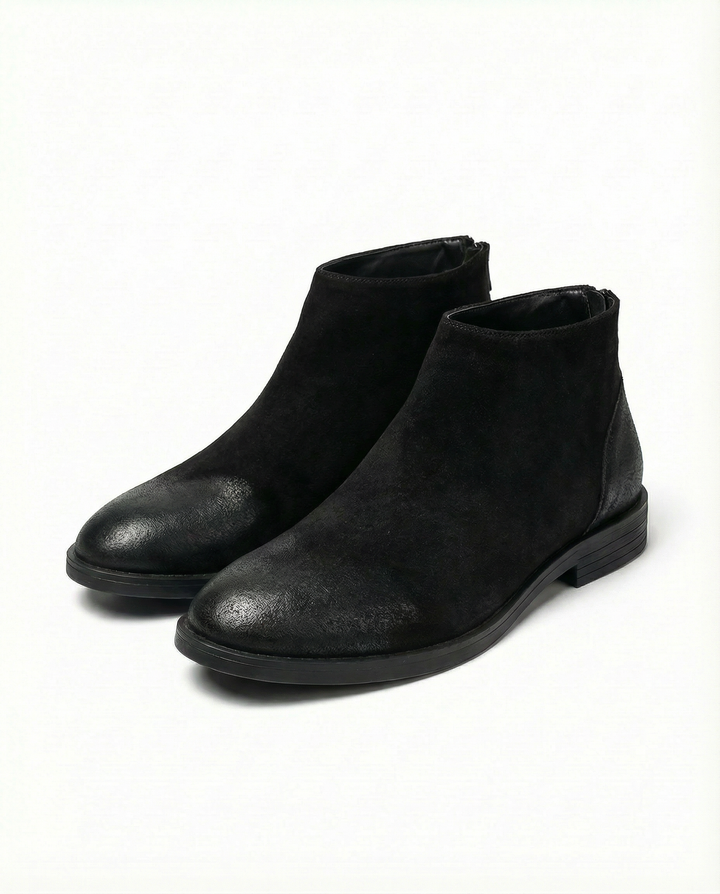 https://cdn.shopify.com/s/files/1/0830/7487/5738/files/freepik__highquality-studio-product-photo-of-boots-made-fro__42170.png?v=1778082446