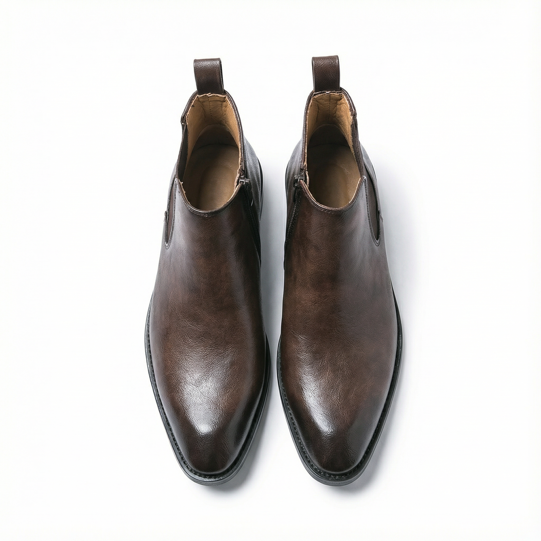 https://cdn.shopify.com/s/files/1/0830/7487/5738/files/freepik__highquality-topdown-studio-photo-of-a-cheslea-boot__29252.png?v=1778082461