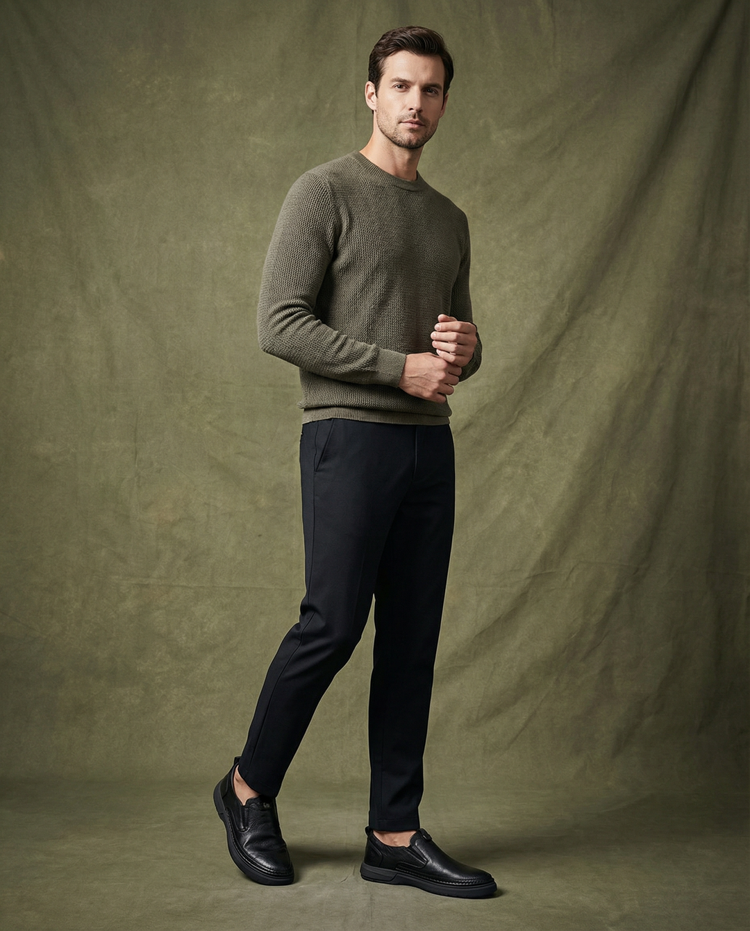 https://cdn.shopify.com/s/files/1/0830/7487/5738/files/freepik__studio-lifestyle-photo-of-male-model-wearing-shoe-__44021.png?v=1778082448