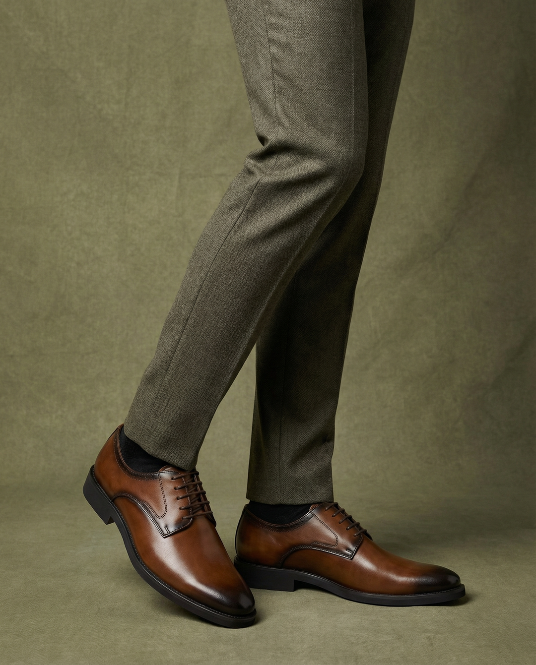 https://cdn.shopify.com/s/files/1/0830/7487/5738/files/freepik__studio-lifestyle-photo-of-male-model-wearing-shoes__17010.png?v=1778082432