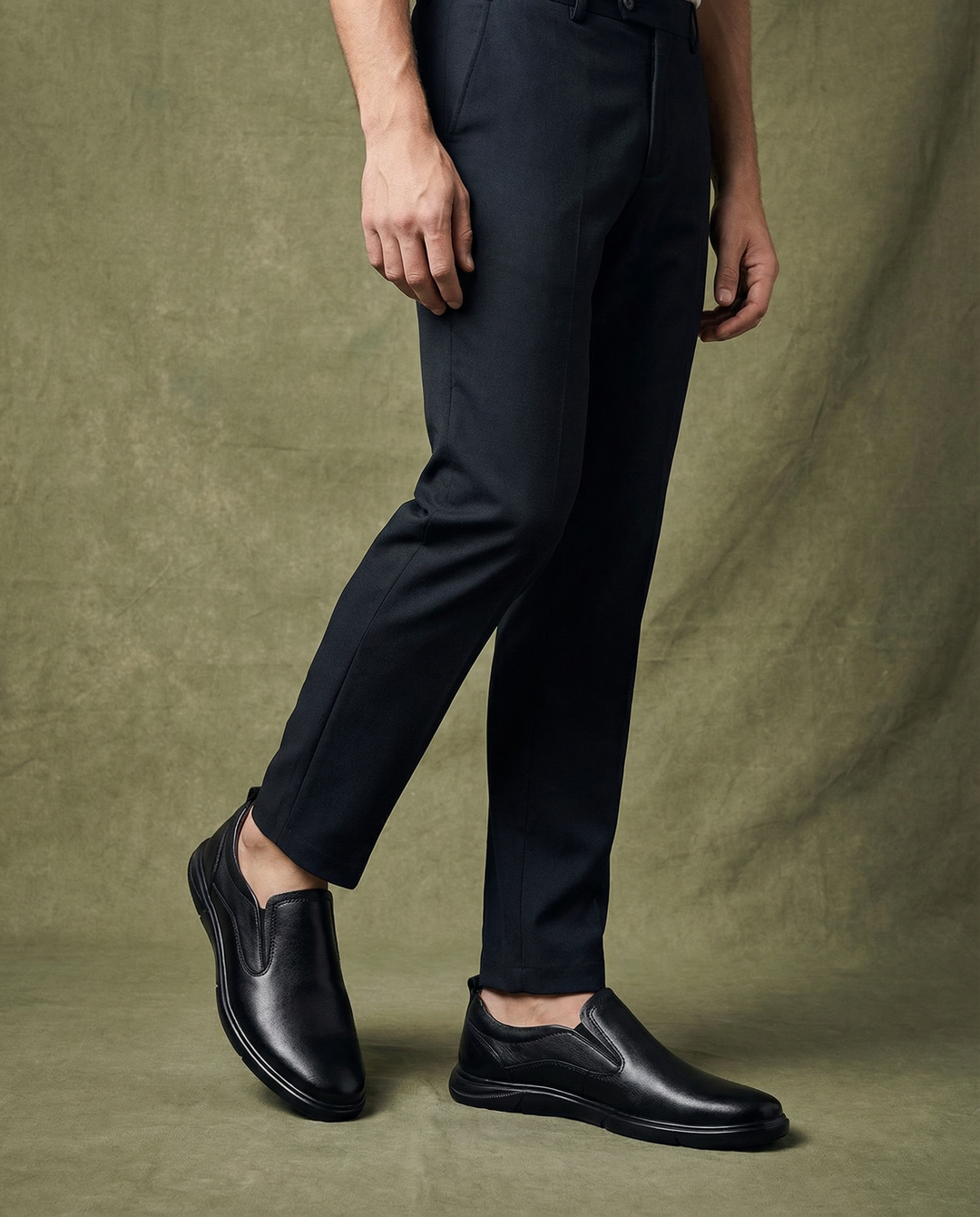 https://cdn.shopify.com/s/files/1/0830/7487/5738/files/freepik__studio-lifestyle-photo-of-male-model-wearing-shoes__60453.png?v=1778082440