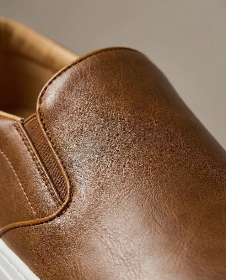 https://cdn.shopify.com/s/files/1/0830/7487/5738/files/freepik__ultraclean-macro-product-closeup-of-leather-used-i__16986.png?v=1778082434