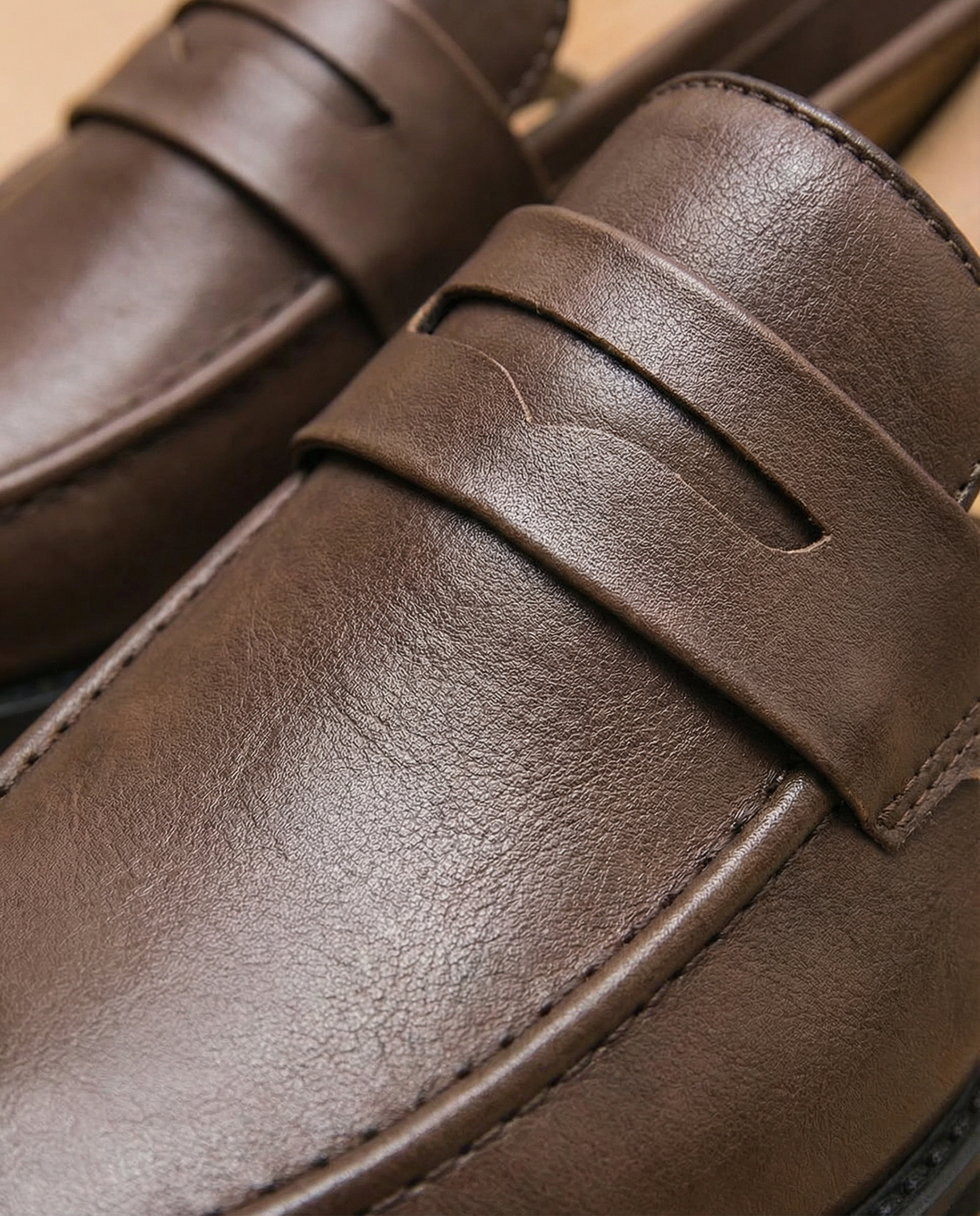 https://cdn.shopify.com/s/files/1/0830/7487/5738/files/freepik__ultraclean-macro-product-closeup-of-leather-used-i__16994.png?v=1778082432