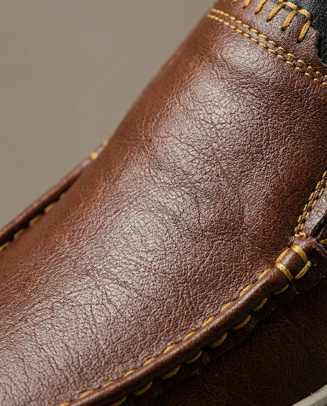 https://cdn.shopify.com/s/files/1/0830/7487/5738/files/freepik__ultraclean-macro-product-closeup-of-leather-used-i__17004.png?v=1778082434