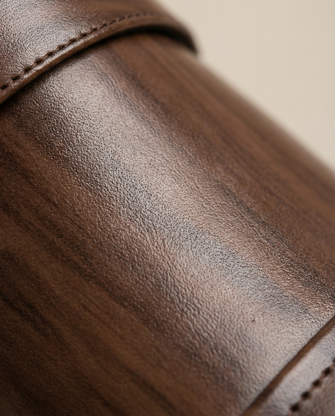 https://cdn.shopify.com/s/files/1/0830/7487/5738/files/freepik__ultraclean-macro-product-closeup-of-leather-used-i__29523.png?v=1778082428
