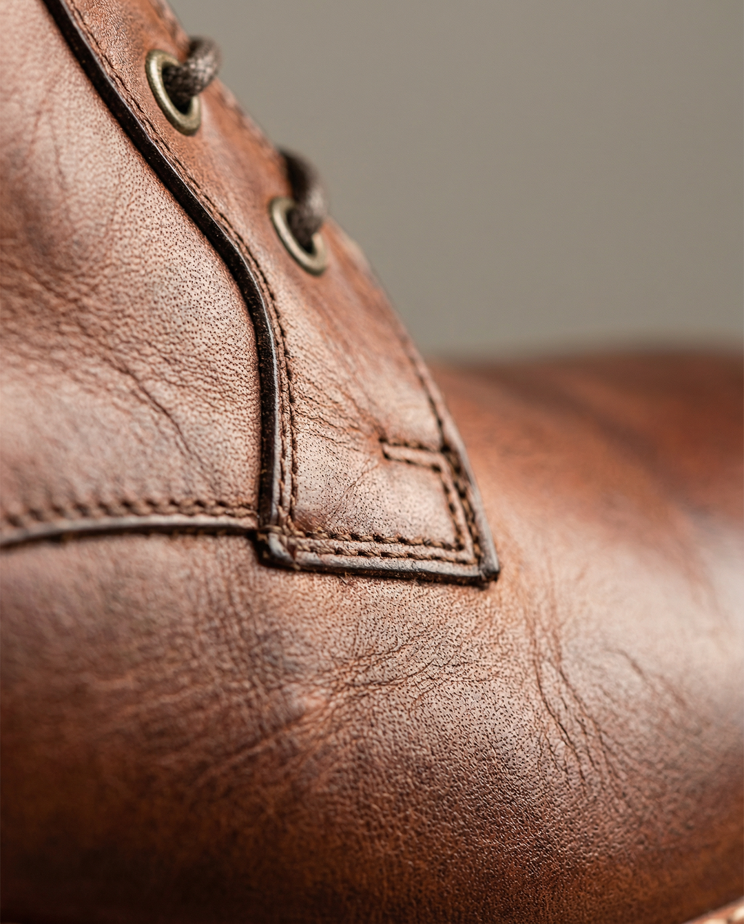https://cdn.shopify.com/s/files/1/0830/7487/5738/files/freepik__ultraclean-macro-product-closeup-of-leather-used-i__29532.png?v=1778082428