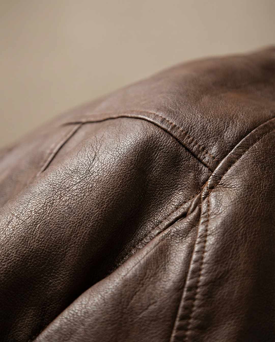 https://cdn.shopify.com/s/files/1/0830/7487/5738/files/freepik__ultraclean-macro-product-closeup-of-leather-used-i__29541.png?v=1778082427