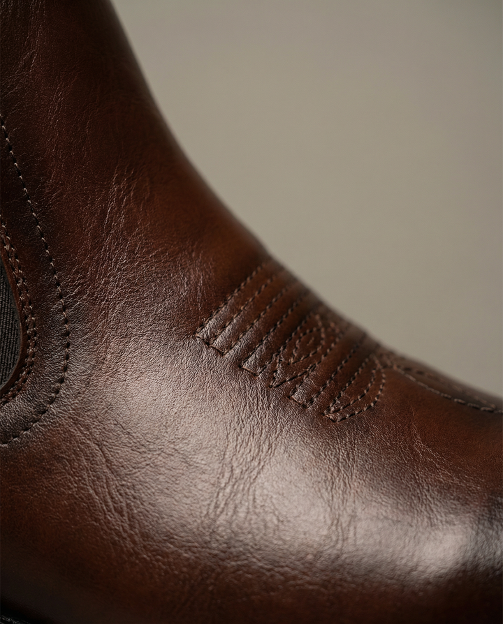 https://cdn.shopify.com/s/files/1/0830/7487/5738/files/freepik__ultraclean-macro-product-closeup-of-leather-used-i__39657.png?v=1778082443