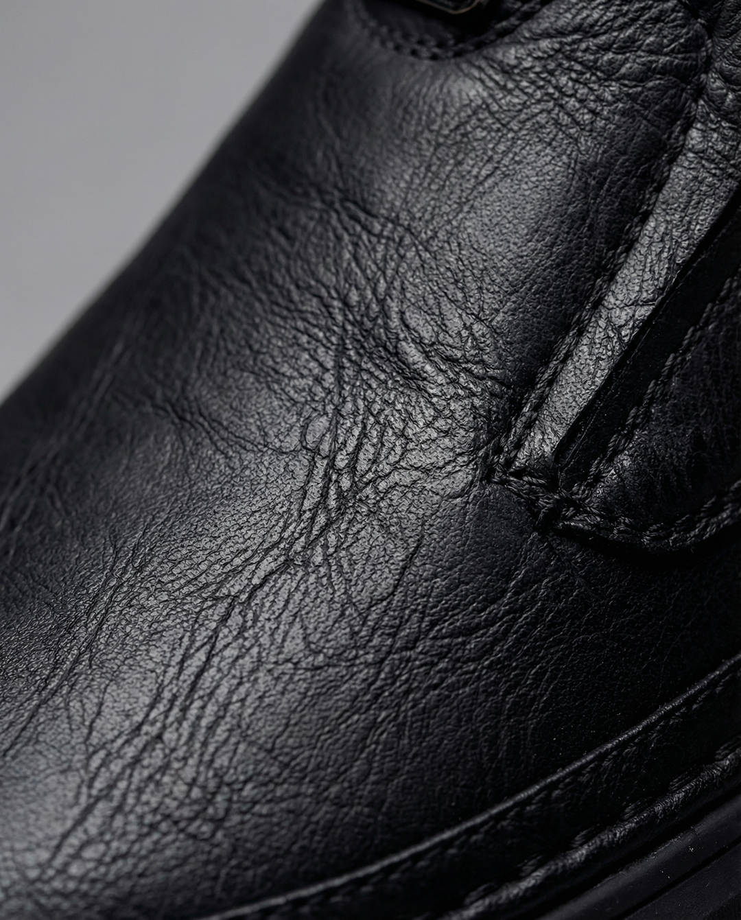 https://cdn.shopify.com/s/files/1/0830/7487/5738/files/freepik__ultraclean-macro-product-closeup-of-leather-used-i__44023.png?v=1778082449