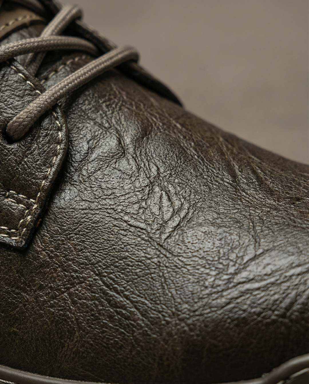 https://cdn.shopify.com/s/files/1/0830/7487/5738/files/freepik__ultraclean-macro-product-closeup-of-leather-used-i__44582.png?v=1778082444