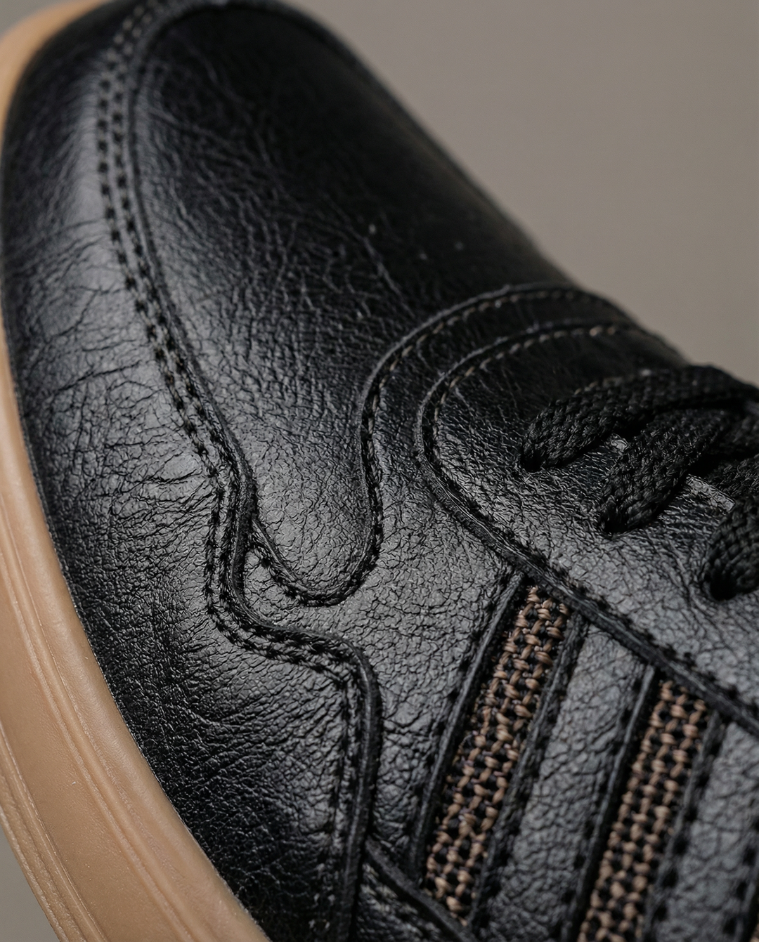 https://cdn.shopify.com/s/files/1/0830/7487/5738/files/freepik__ultraclean-macro-product-closeup-of-leather-used-i__44597.png?v=1778082445