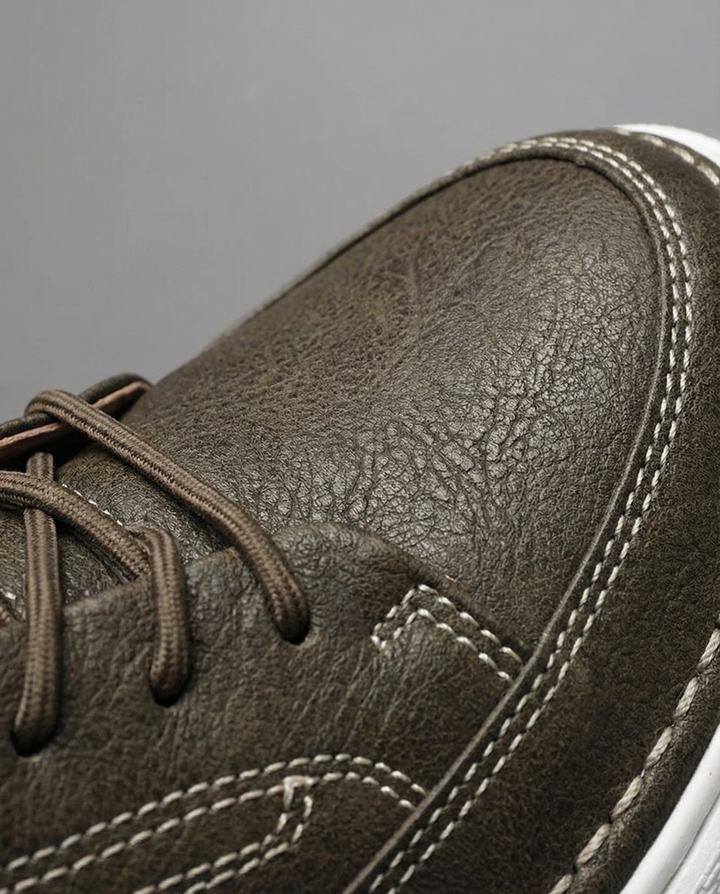 https://cdn.shopify.com/s/files/1/0830/7487/5738/files/freepik__ultraclean-macro-product-closeup-of-leather-used-i__59783.png?v=1778082436