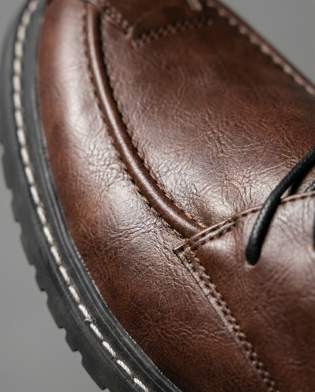 https://cdn.shopify.com/s/files/1/0830/7487/5738/files/freepik__ultraclean-macro-product-closeup-of-leather-used-i__59792.png?v=1778082436
