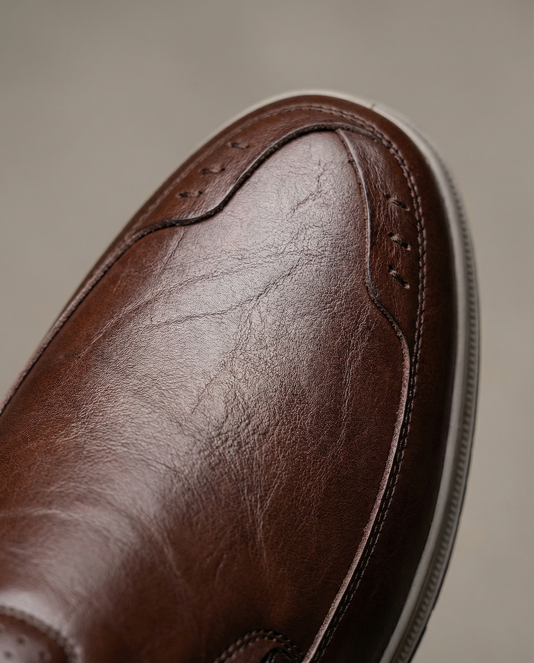 https://cdn.shopify.com/s/files/1/0830/7487/5738/files/freepik__ultraclean-macro-product-closeup-of-leather-used-i__60462.png?v=1778082441