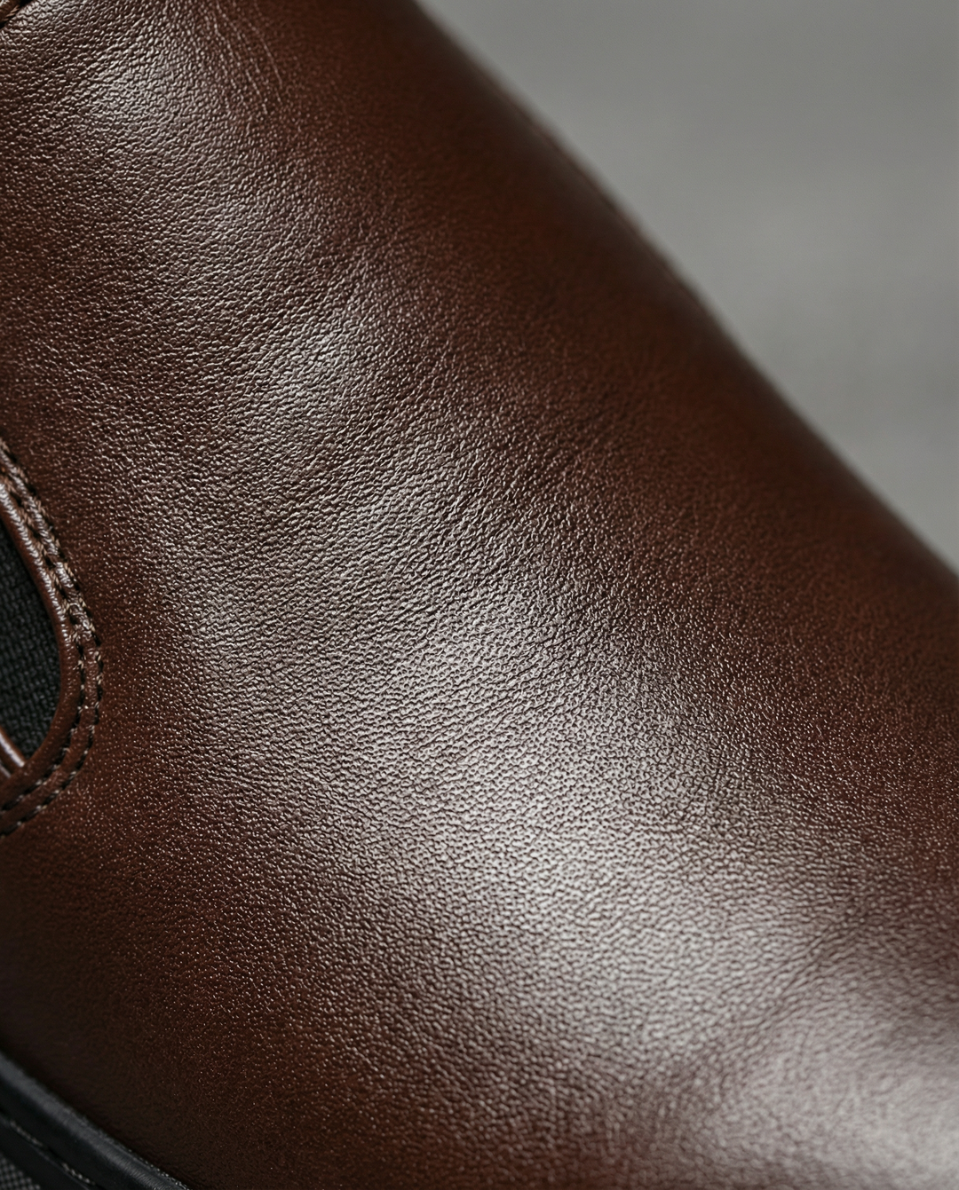 https://cdn.shopify.com/s/files/1/0830/7487/5738/files/freepik__ultraclean-macro-product-closeup-of-leather-used-i__7610.png?v=1778082441