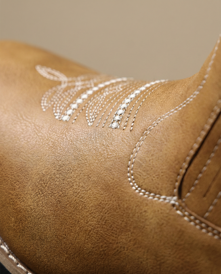 https://cdn.shopify.com/s/files/1/0830/7487/5738/files/freepik__ultraclean-macro-product-closeup-of-leather-used-i__79451.png?v=1778082424