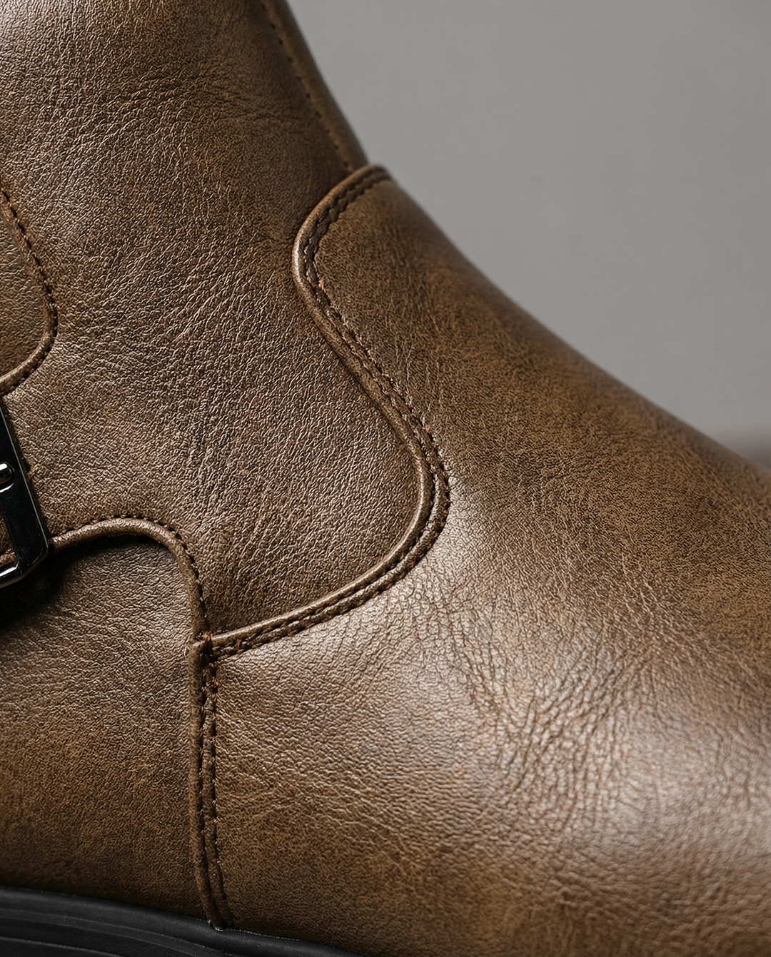 https://cdn.shopify.com/s/files/1/0830/7487/5738/files/freepik__ultraclean-macro-product-closeup-of-leather-used-i__8610_90.png?v=1778082428