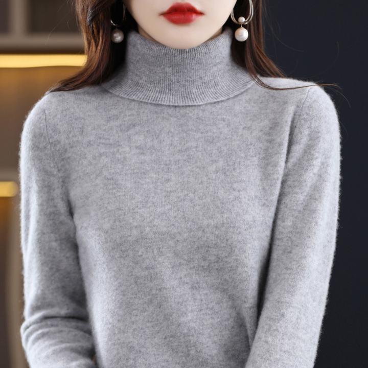 https://cdn.shopify.com/s/files/1/0830/7487/5738/files/grauer_rollkragenpullover_vorne_Crystalli3252.png?v=1771408575