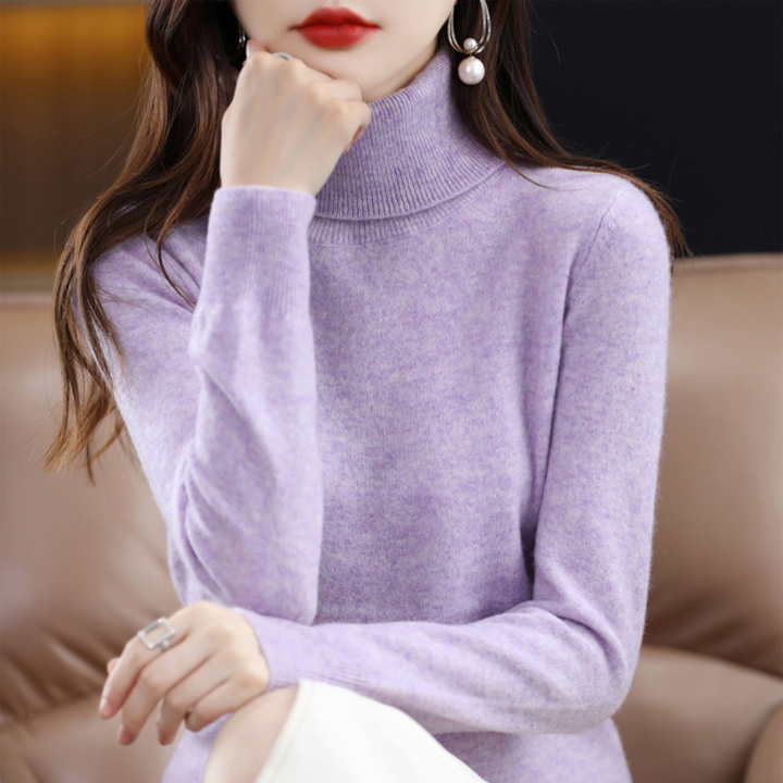 https://cdn.shopify.com/s/files/1/0830/7487/5738/files/lila_rollkragenpullover_damen_vorne_Crystalli3526.png?v=1771408574