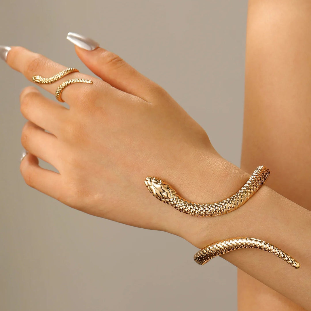 https://cdn.shopify.com/s/files/1/0830/7487/5738/files/s383_snake_silver.jpg?v=1773741556